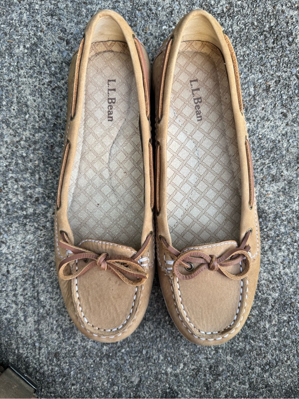 L.L. Bean Women's Flat Tan Leather Suede Moccasin Boat Shoes 8 Nautical Coastal